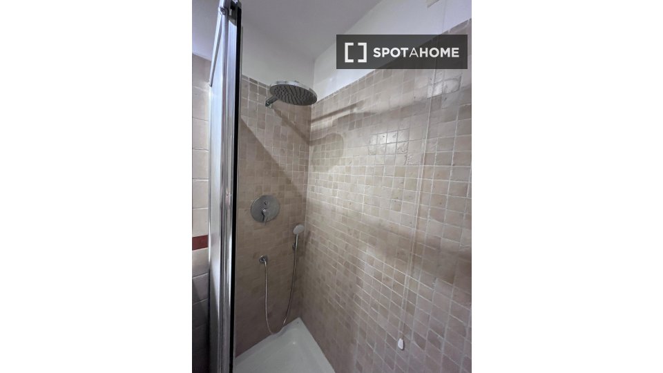 Double room Rome, 4 beds, 94m² — photo 32
