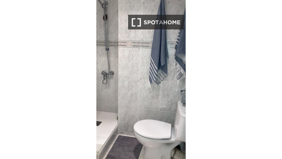 Double room Barcelona, 3 beds, 90m² — photo 2