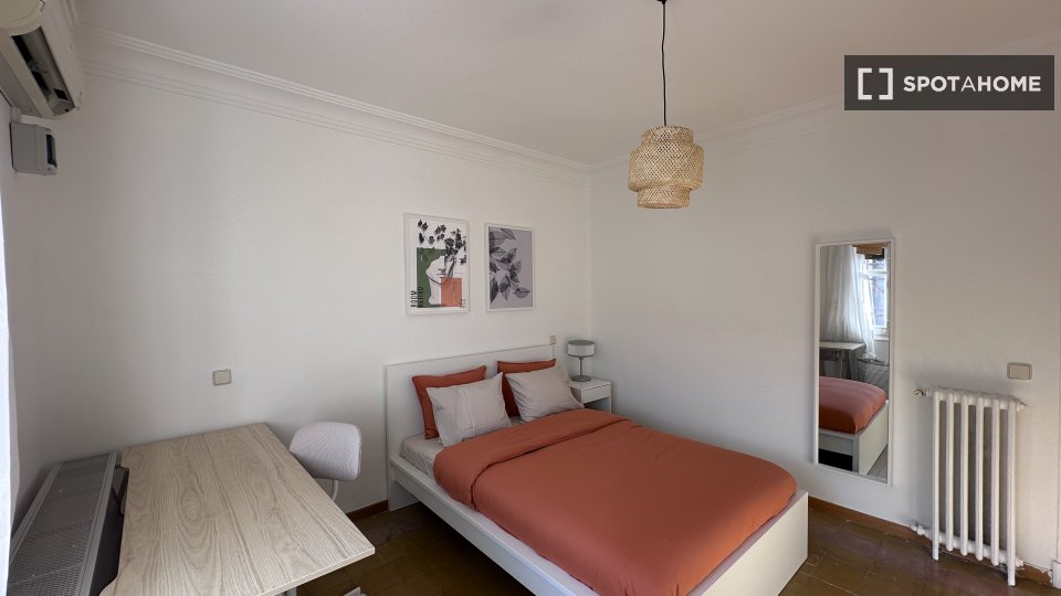 Double room Madrid, 5 beds — photo 11