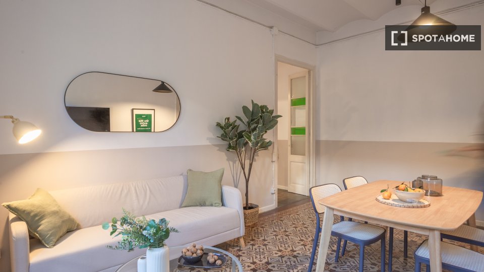 Double room Barcelona, 5 beds, 120m² — photo 17