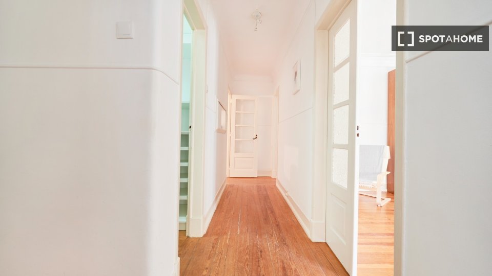 Double room Lisbon, 5 beds — photo 19