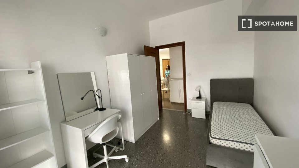 Double room Rome, 5 beds, 20m² — photo 8