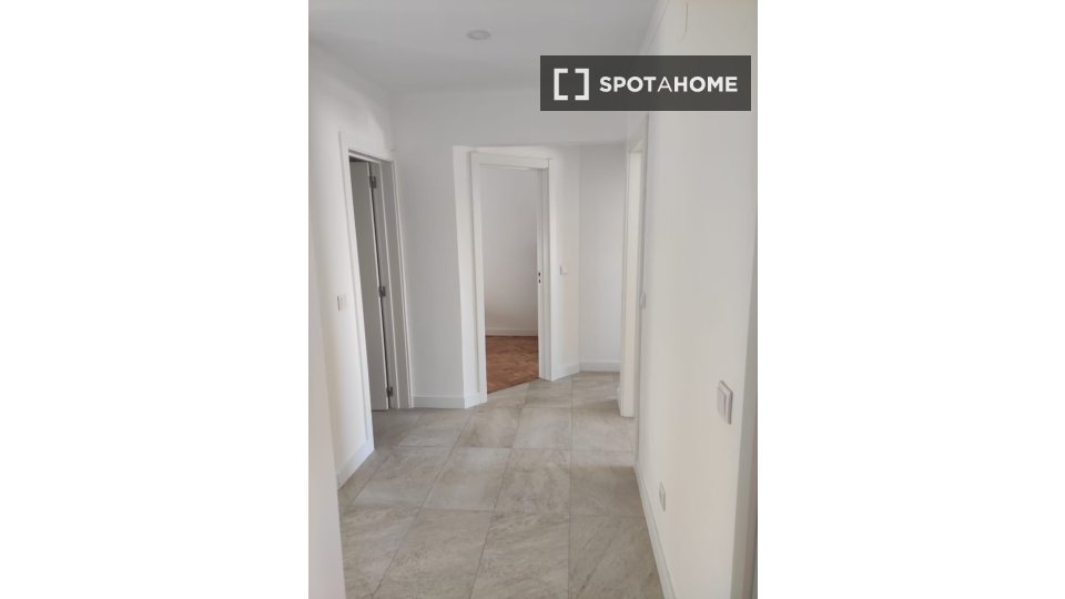 Double room Lisbon, 4 beds — photo 8