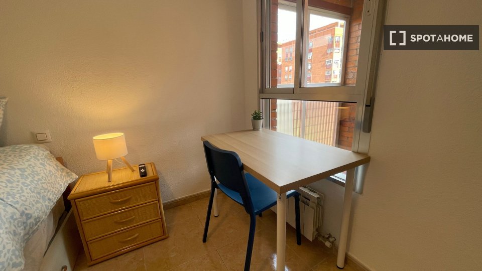 Double room Madrid, 3 beds — photo 14