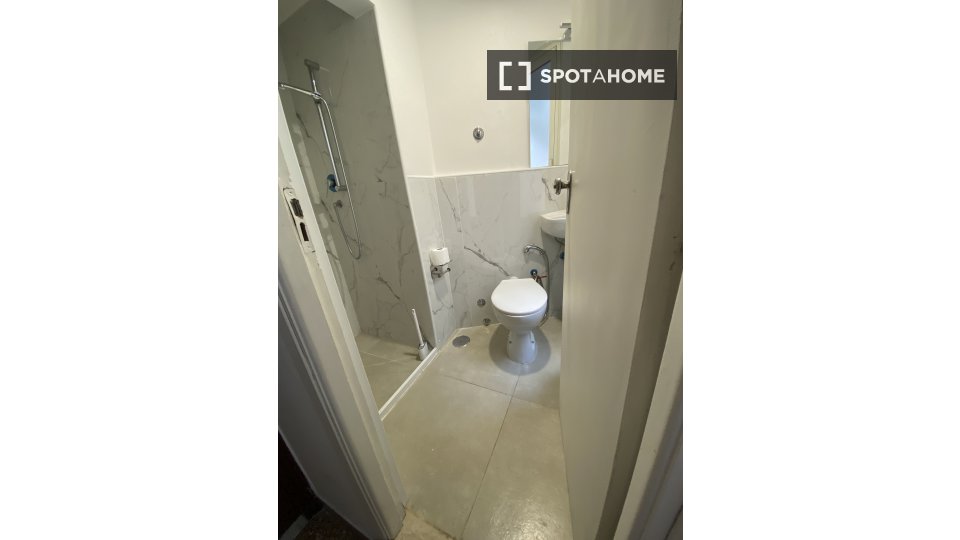 Double room Rome, 5 beds, 20m² — photo 1