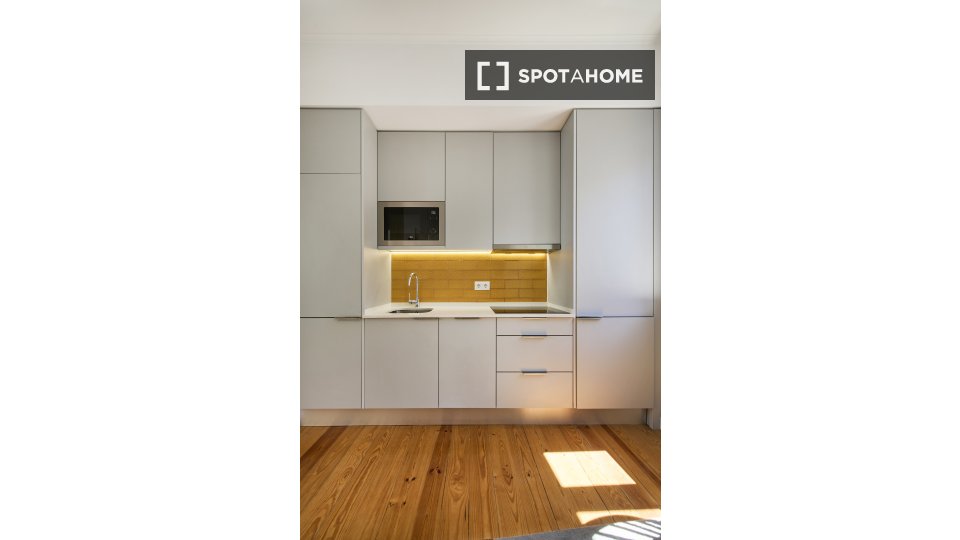 Apartment Lisbon, 2 beds, 45m² — photo 1