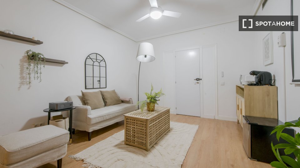 Double room Madrid, 8 beds, 200m² — photo 37