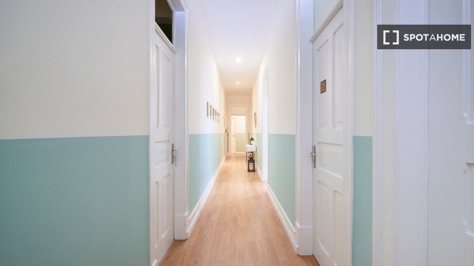 Double room Lisbon, 6 beds — photo 32