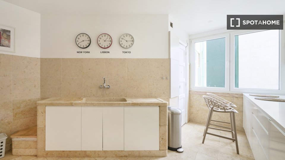 Double room Lisbon, 6 beds — photo 17
