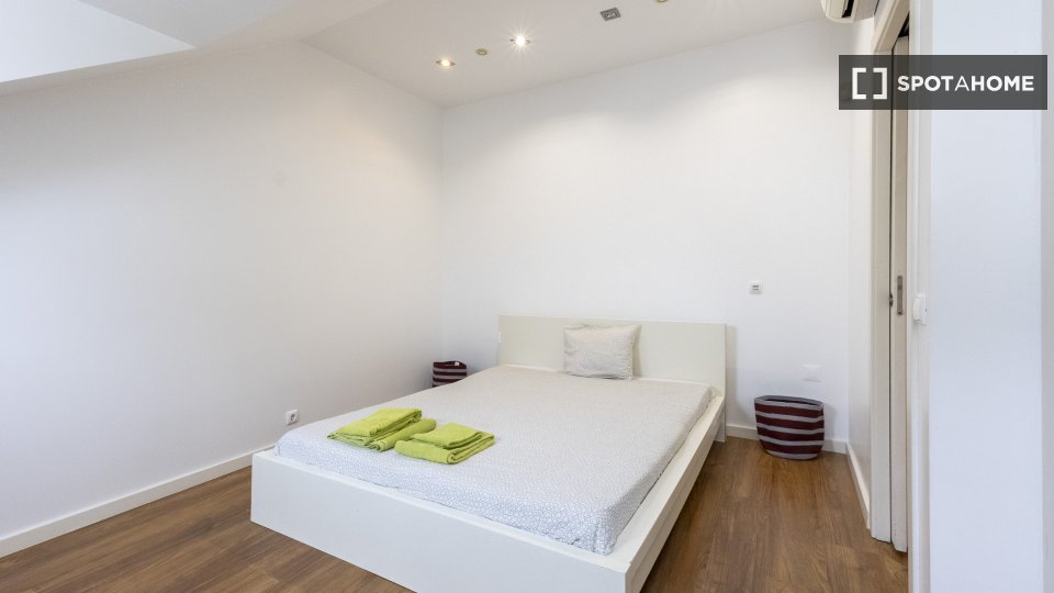 Apartment Lisbon, 1 bed — photo 17