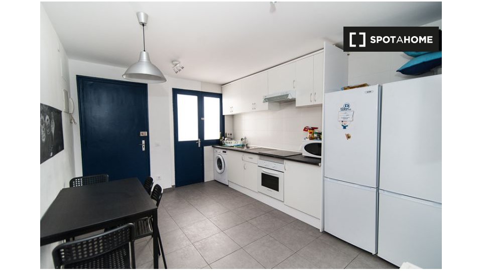 Double room Madrid, 7 beds, 140m² — photo 4