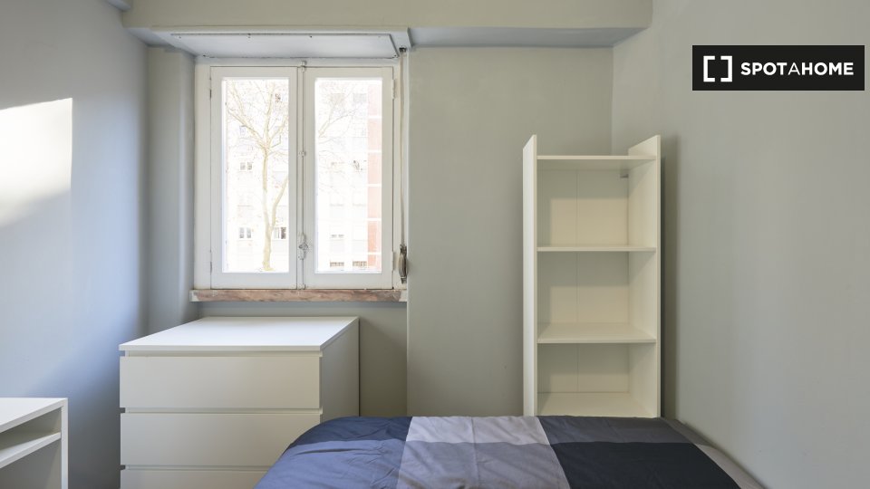Double room Lisbon, 6 beds — photo 17