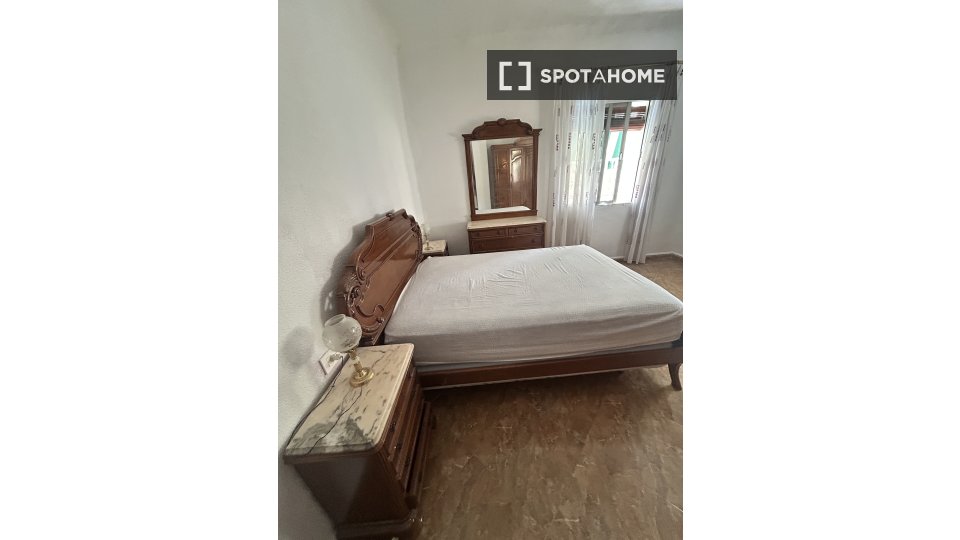 Double room Granada, 1 bed, 77m² — photo 10