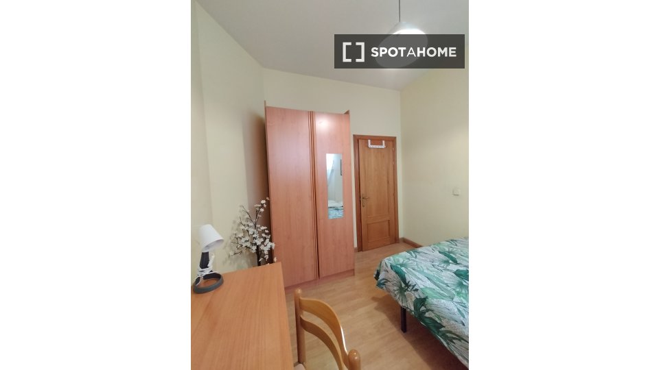 Double room Madrid, 7 beds, 90m² — photo 12