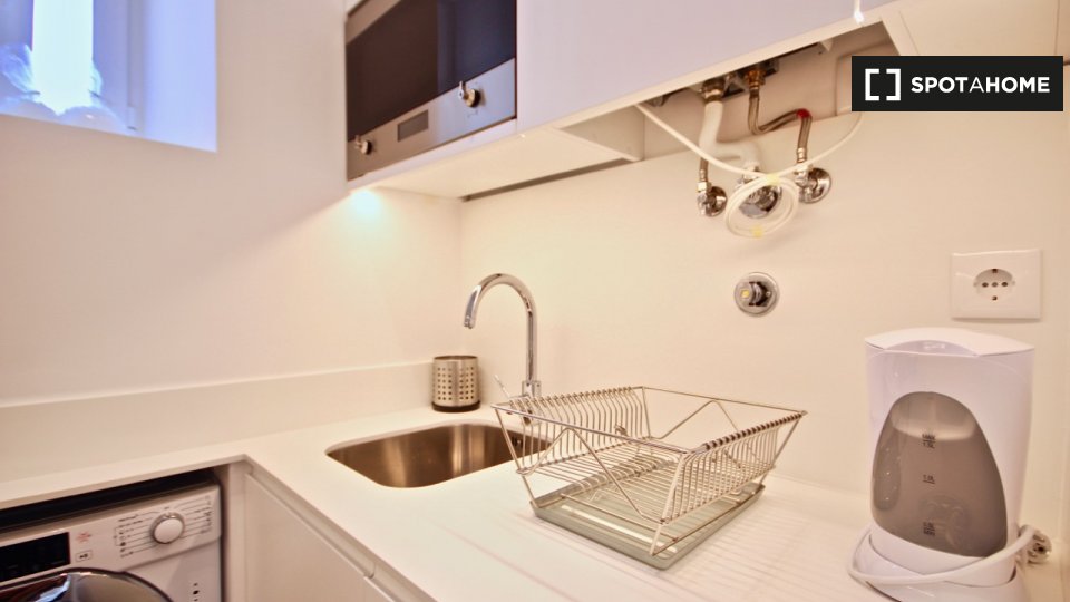 Apartment Lisbon, 2 beds, 70m² — photo 11