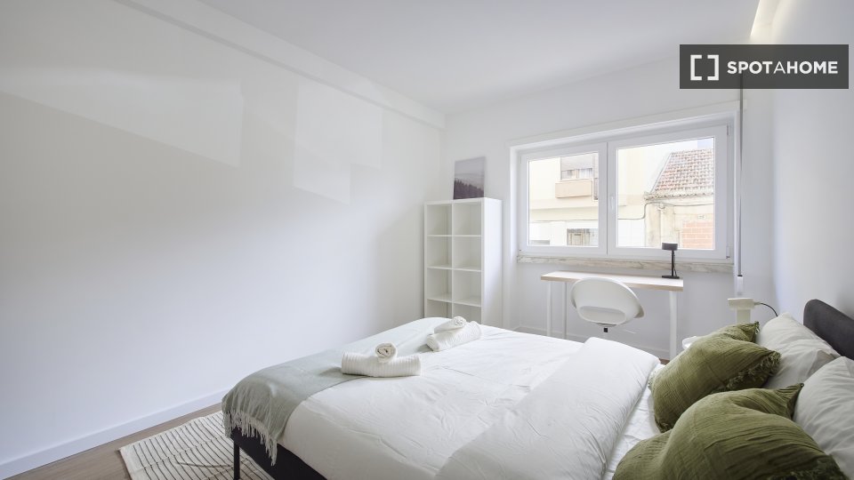 Double room Lisbon, 5 beds — photo 18