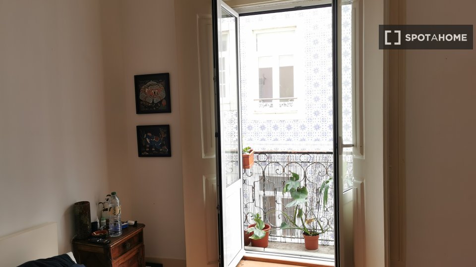 Double room Lisbon, 2 beds, 100m² — photo 1