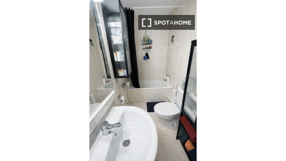 Double room Barcelona, 1 bed, 64m² — photo 6