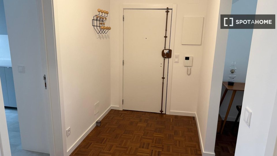 Apartment Lisbon, 2 beds, 95m² — photo 1