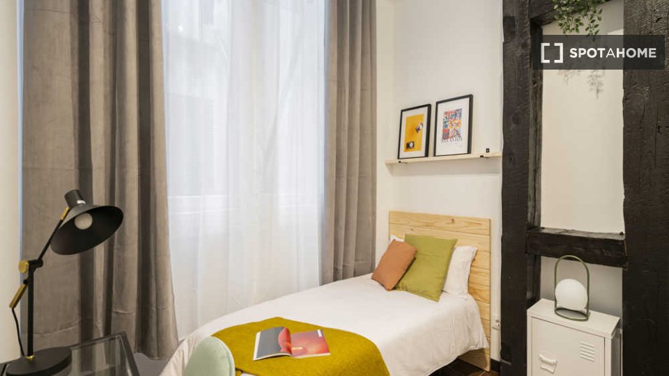 Double room Madrid, 6 beds — photo 47
