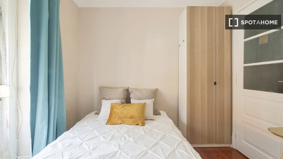 Double room Lisbon, 4 beds — photo 5