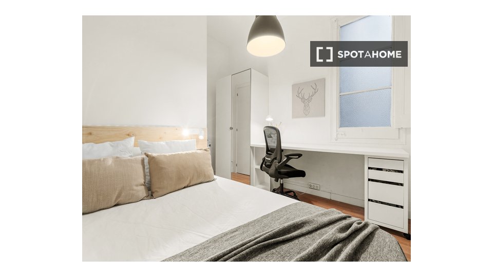 Double room Barcelona, 9 beds, 120m² — photo 2