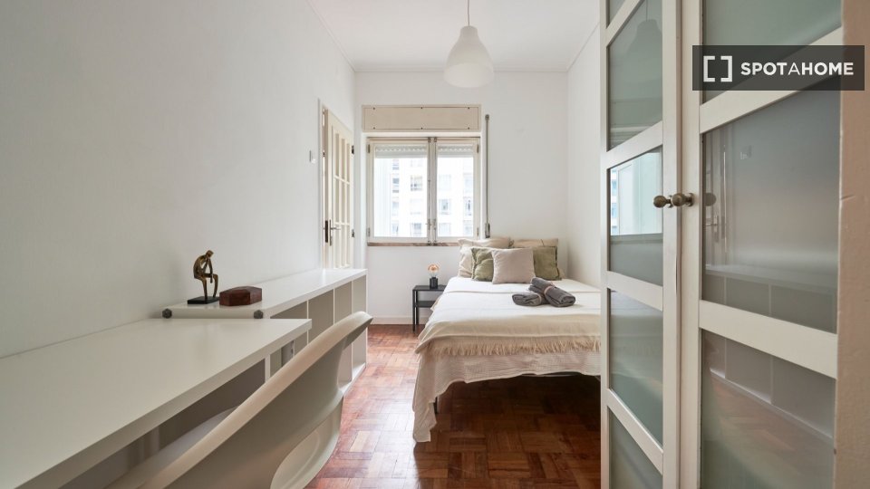 Double room Lisbon, 10 beds — photo 32