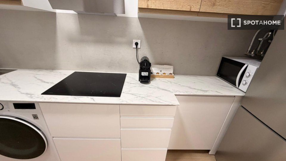 Double room Madrid, 5 beds, 90m² — photo 4