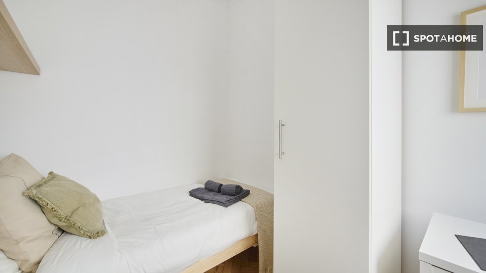 Double room Lisbon, 9 beds — photo 1
