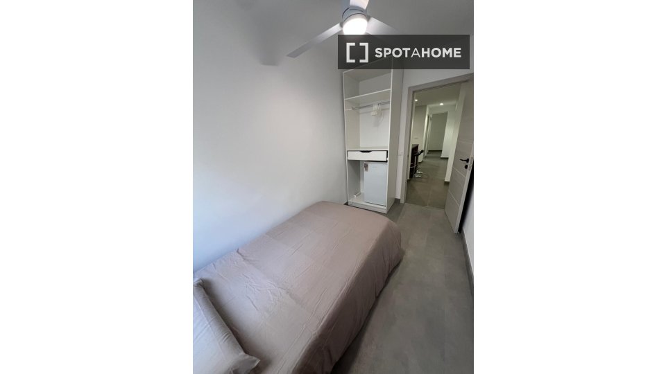 Double room Alicante, 5 beds — photo 4