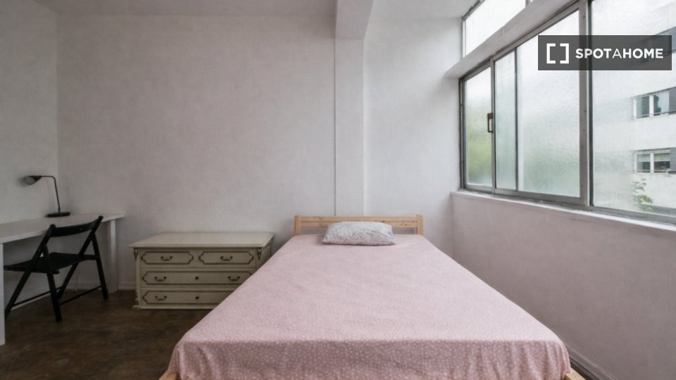Double room Lisbon, 6 beds — photo 23