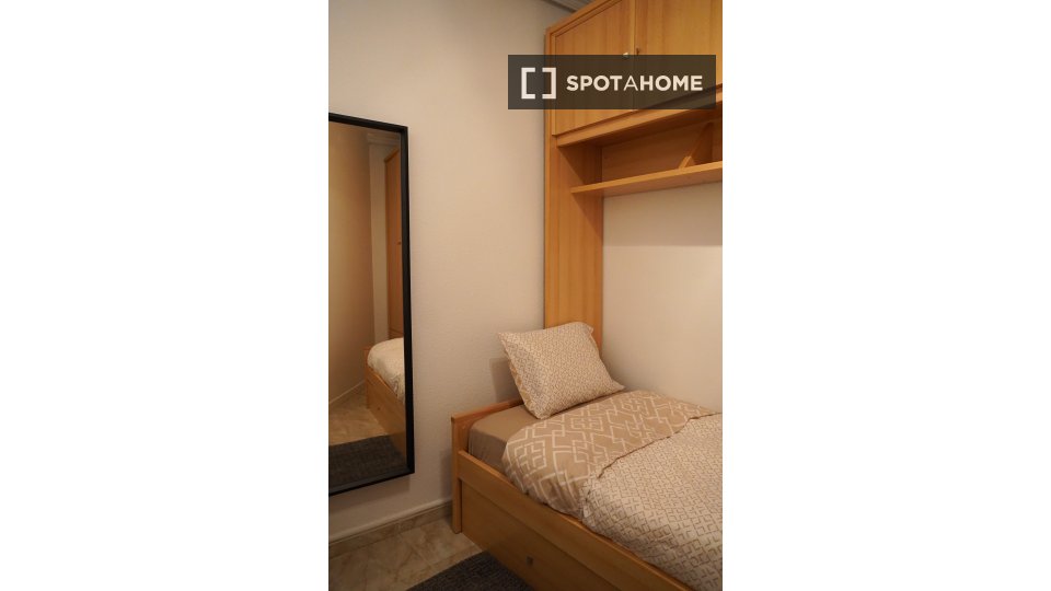 Double room Madrid, 6 beds — photo 5