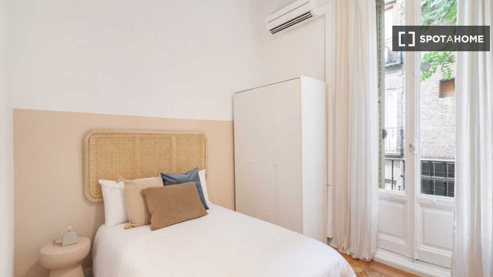 Habitación doble Madrid, 12 habitaciones — foto 10