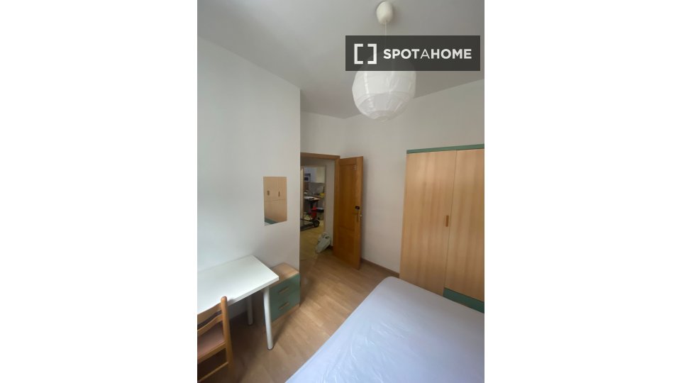 Double room Madrid, 7 beds, 90m² — photo 19