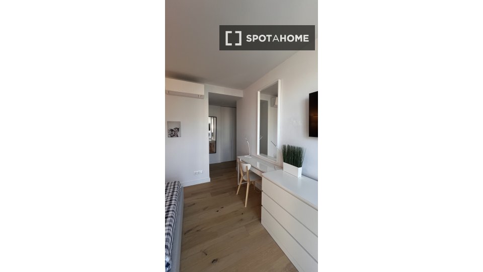 Apartment Lisbon, 2 beds, 108m² — photo 9