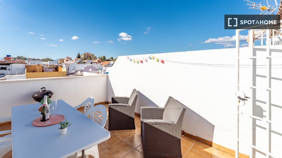 Piso en alquiler de 2 habitaciones, Los Prados, Málaga