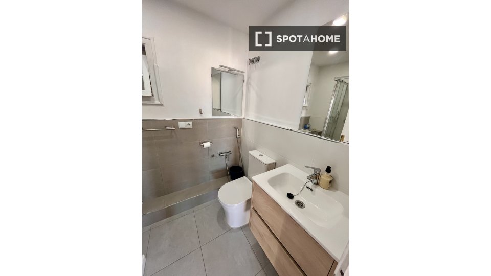 Double room Valencia, 2 beds, 85m² — photo 13