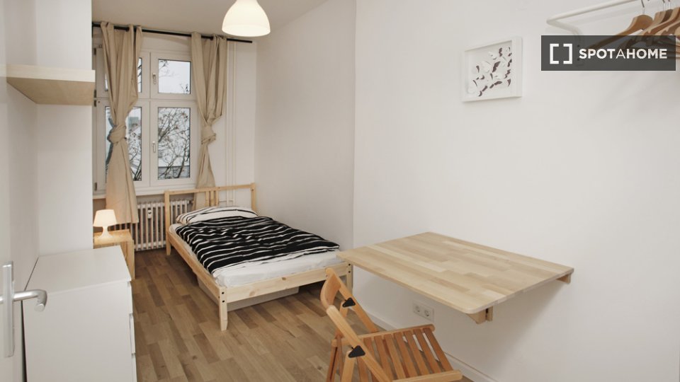 Double room Berlin, 4 beds, 57m² — photo 2