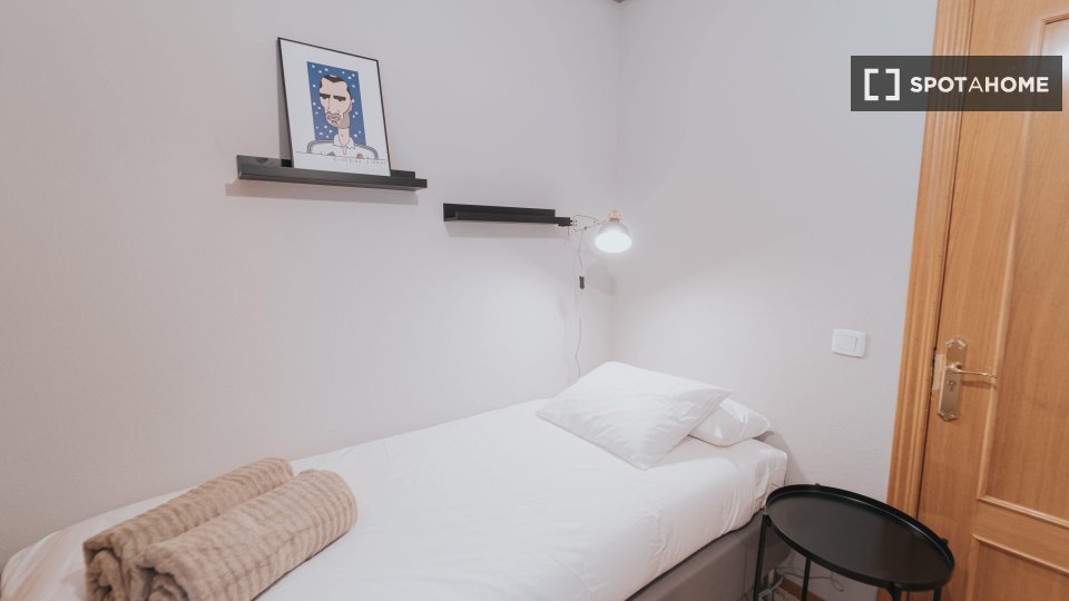Double room Madrid, 4 beds — photo 12