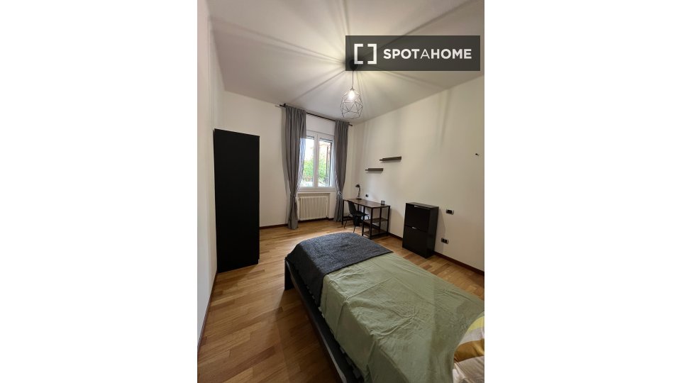 Double room Bologna, 2 beds — photo 10