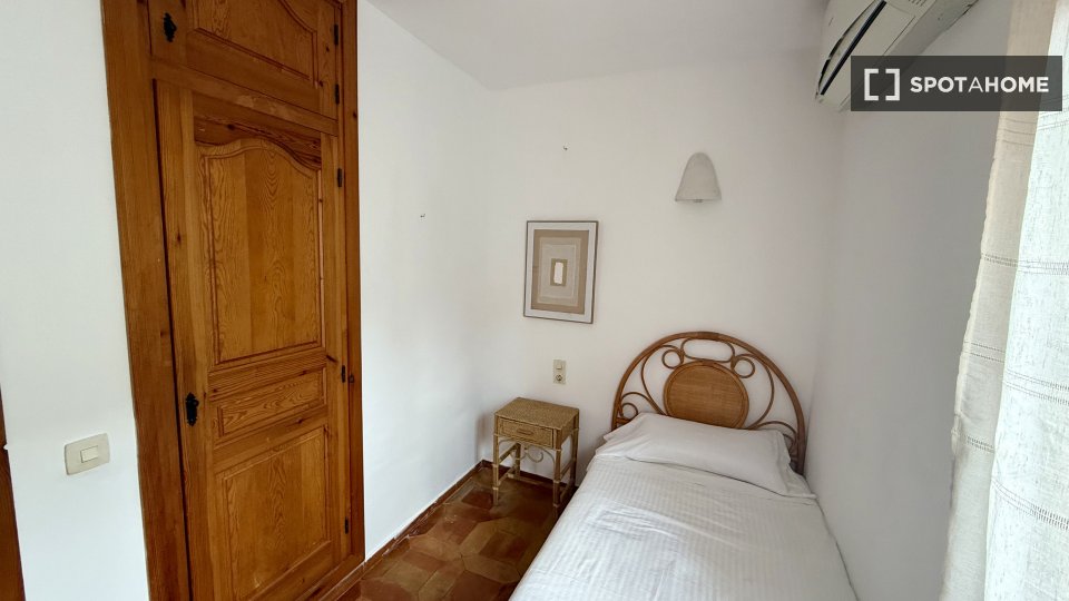 Apartment Alicante, 4 beds — photo 14
