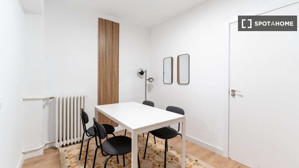 Double room Madrid, 5 beds — photo 13