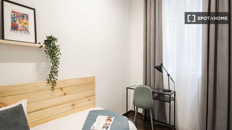 Double room Madrid, 6 beds — photo 40