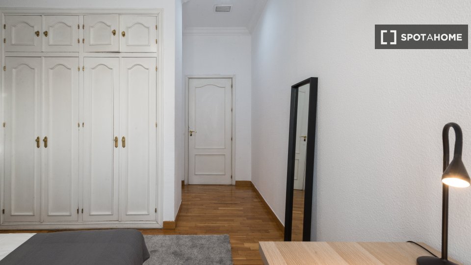 Double room Madrid, 5 beds, 120m² — photo 5