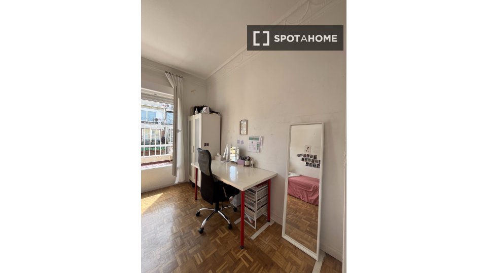 Double room Madrid, 5 beds, 150m² — photo 8