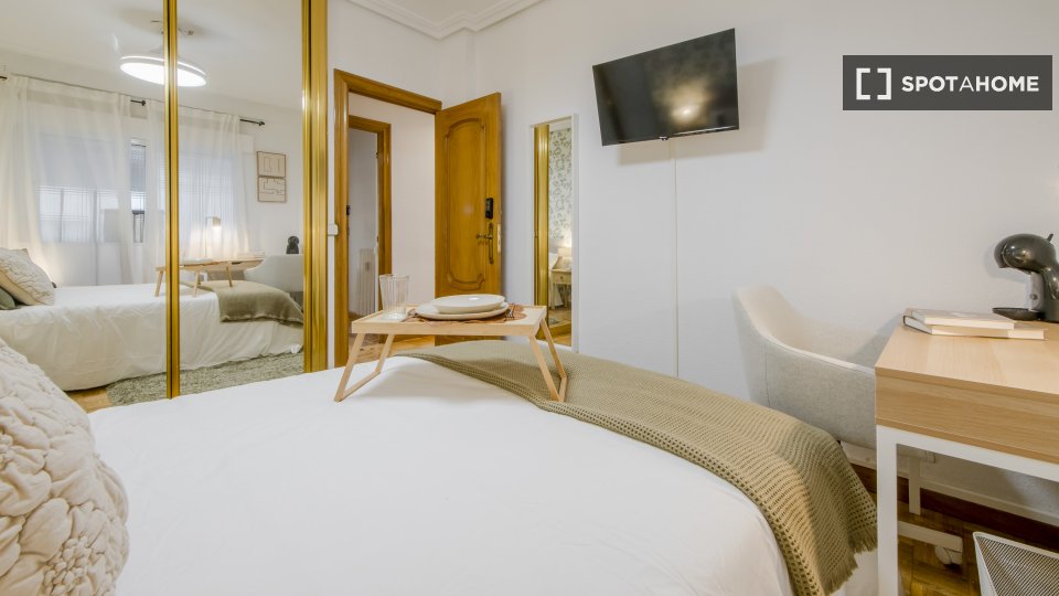 Double room Madrid, 6 beds, 100m² — photo 12