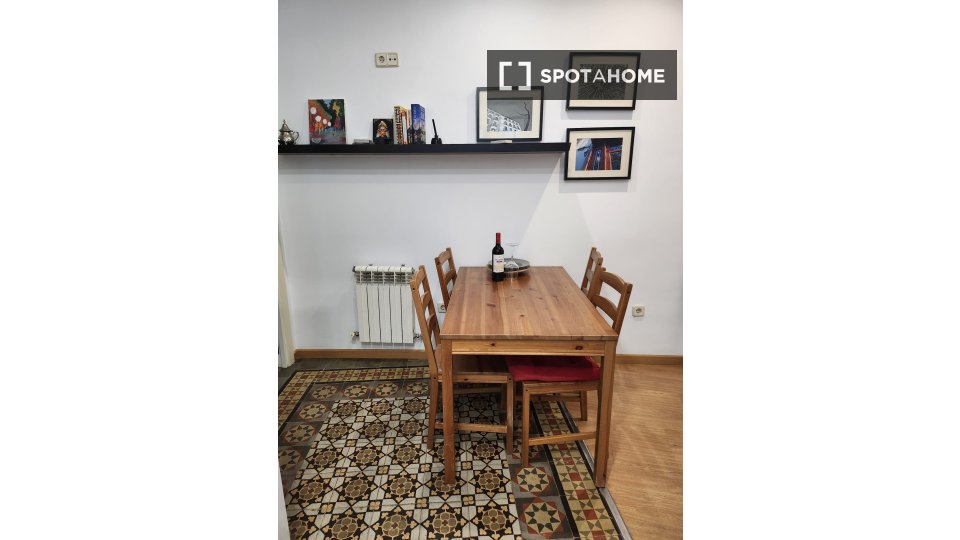 Double room Madrid, 3 beds, 80m² — photo 10