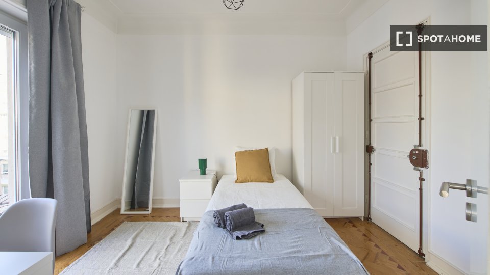 Double room Lisbon, 5 beds — photo 13