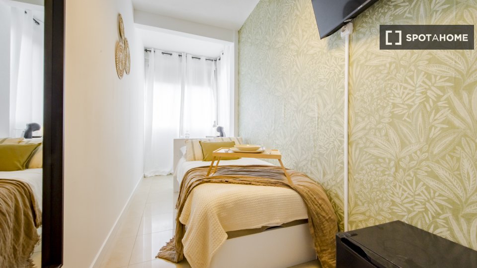 Double room Madrid, 7 beds, 113m² — photo 2