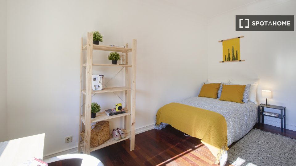 Double room Lisbon, 5 beds — photo 1